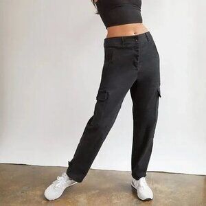 Aritzia Wilfred Free | Modern Cargo Pant- Black High Waist Cargo Pant- Size 4
